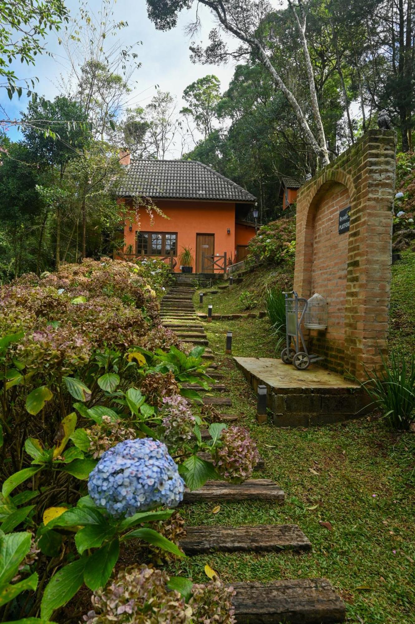 Lodge Recanto Lira 1 E 3 *